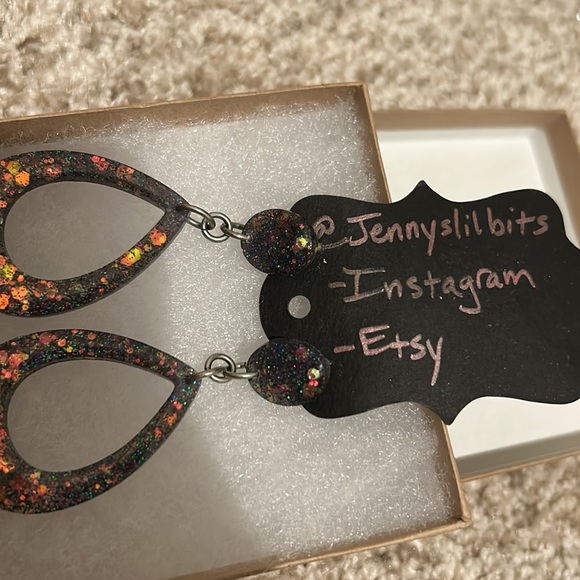 Brand new! Dazzling Earrings - Picture 3 of 3